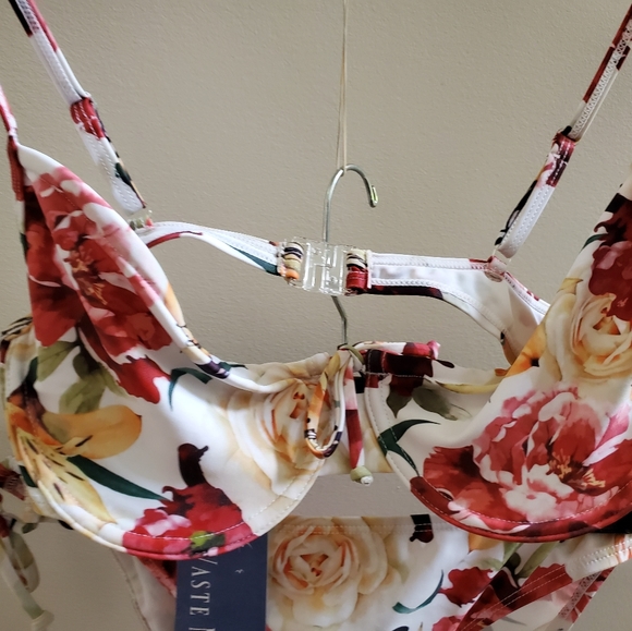 La vaste mer Floral Bikini Swimwear Set - Picture 9 of 11